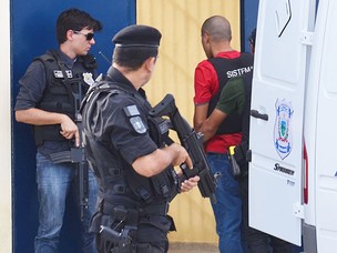 Acusado de chefiar facção já está na Paraíba e se prepara para depor (Foto: Walter Paparazzo/G1 PB)