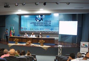 Fórum reuniu representantes de pelo menos seis países. (Foto: André Resende)