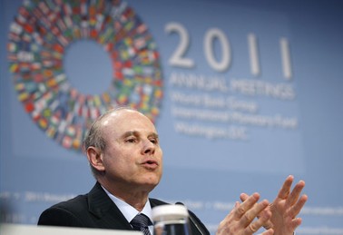 Mantega em encontro do FMI e do Banco Mundial nesta quinta-feira (22), em Washington (Foto: Jose Luis Magana/Reuters)