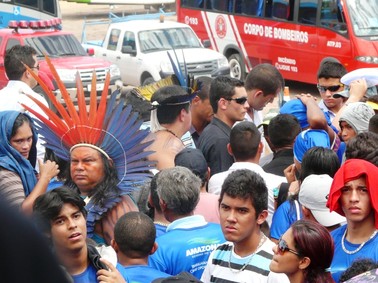 Índios também participam de inauguração da Ponte Rio Negro (Foto: Carlos Eduardo Matos/G1)