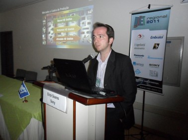 Erick Soares apresentou a novidade OLED.  (Foto: Alan Chaves)