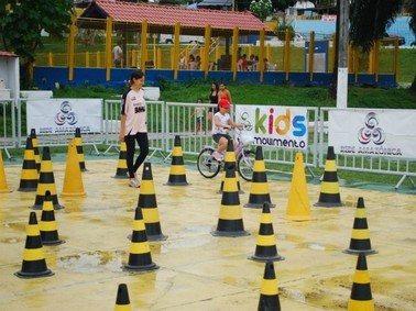 Momento 'Kids em Movimento' que recebeu apoio do grupo de ciclista ´Pedala Manaus' (Foto: Katiúscia Monteiro/G1 AM)