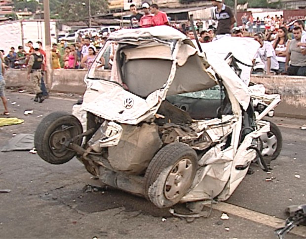 Carros e caminhões se envolveram em acidente no Anel Rodoviário de BH