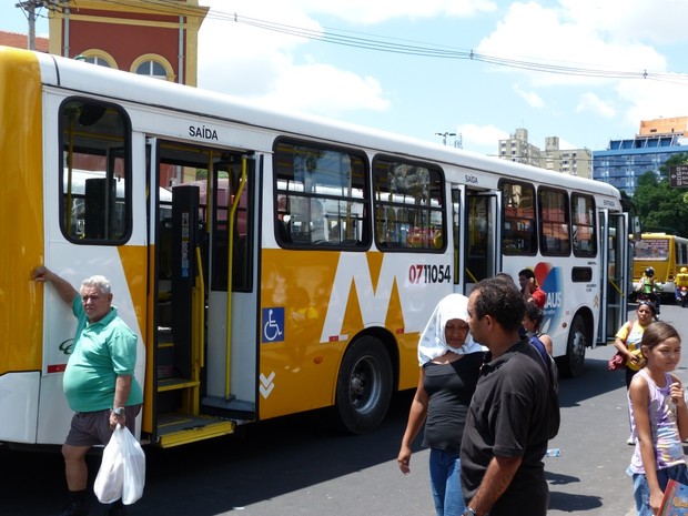 Ônibus da nova frota de transporte coletivo entrou em pane elétrica. (Foto: Girlene Medeiros/G1AM)