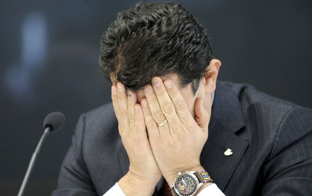 O presidente da Costa, Pier Luigi Foschi, lamentou as mortes durante coletiva em Gênova (Foto: Tano Pecoraro/AP)
