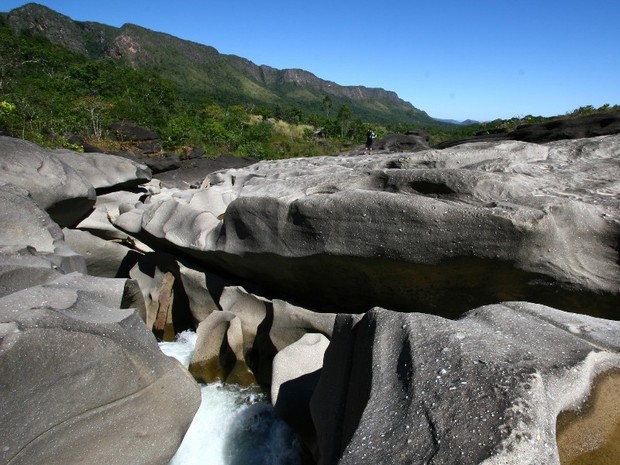 No Vale da Lua é possível encontrar piscinas naturais na pedras (Foto: Ion David/Travessia Ecoturismo)