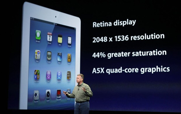O vice-presidente da Apple Phil Schiller mostra as novas funções do iPad (Foto: Robert Galbraith/Reuters)