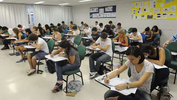 Candidatos fazem prova da segunda fase da Fuvest em sala de aula da UMC Campus Villa Lobos (Foto: Flavio Moraes/G1)