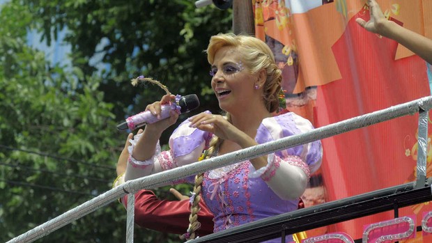 Carla Peres no carnaval de Salvador (Foto: Raul Golinelli / Futura Press / Agência Estado)