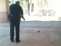 Policial provoca indignação ao usar spray de pimenta em esquilo 