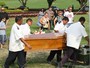 Dois anos após queda do voo 447, corpo de vítima é enterrado no Rio 