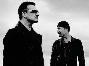 Bono Vox e The Edge, do U2: banda é uma das principais atrações do Glastonbury em 2010.