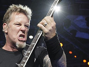 O músico James Hetfield, do Metallica: banda usa ônibus em vez de aviões após erupção de vulcão.
