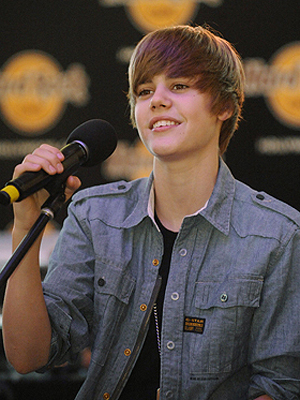 O cantor Justin Bieber, sensação teen: show cancelado por 
medo de tragédia.