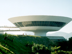 O Museu de Arte Contemporânea (MAC) de Niterói é uma das obras do arquiteto