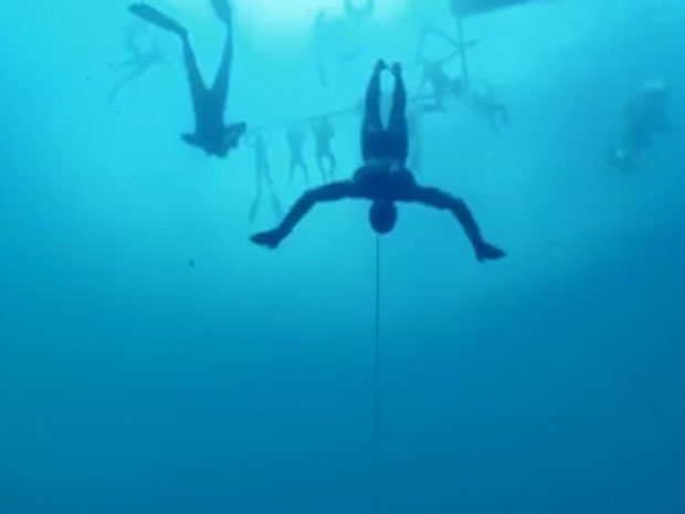 William Trubridge  mergulhou 115 metros nas Bahamas