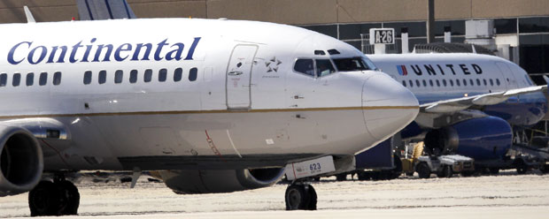Aviões da Continental e da United Airlines no aeroporto de Houston, nos EUA