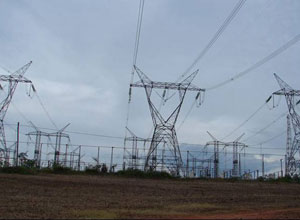 Torres de transmissão de energia elétrica no interior de São Paulo (Foto: Roney Domingos / G1)
