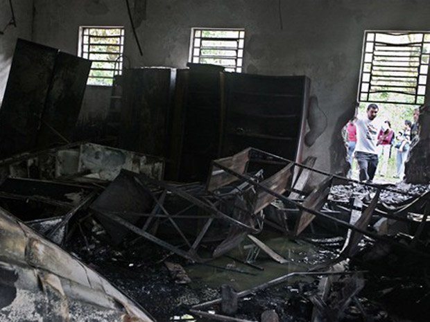 Destruição causada por um incêndio no interior do prédio do Instituto Butantan