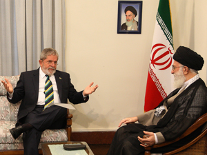Lula é recebido por presidente iraniano para tentar acordo nuclear