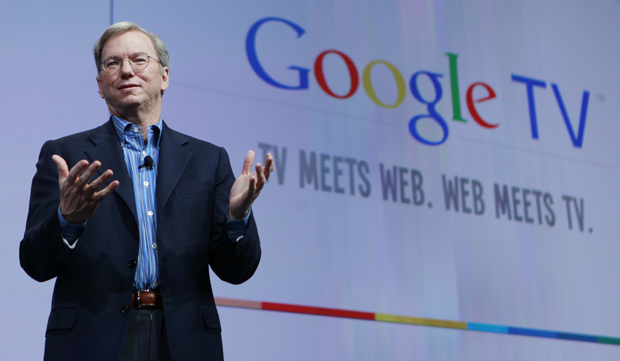 Eric Schmidt, presidente do Google, durante a apresentação do  Google TV em evento nos Estados Unidos.