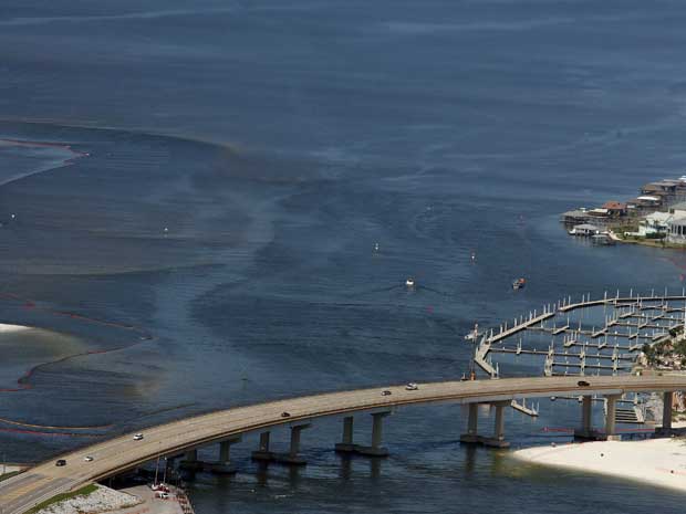 BP pagará US$ 7,8 bi a afetados por vazamento no Golfo do México
 