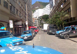 Cerca de cem PMs foram deslocados para um falso assalto com reféns na Rua Henry Ford, na Tijuca.