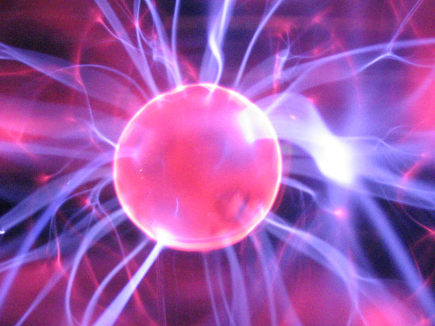 Reprodução artística de átomo, cujo próton teve tamanho 
reduzido em 4%, segundo estudo
