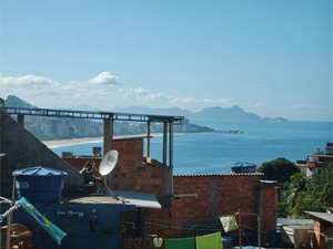 A vista para a orla do Leblon atrai turistas e até mesmo cariocas