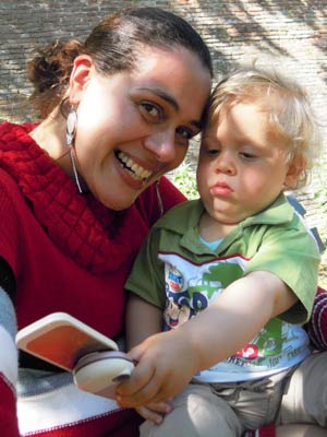 Érica Acosta Plak e Nicholas, de 1 ano e 4 meses