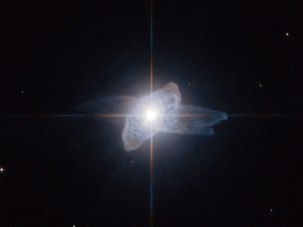 Núcleo da estrela e camadas da atmosfera expelidas são visíveis