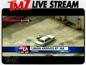 Lindsay Lohan chega à cadeia de Lynwood para cumprir pena