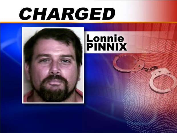 Lonnie Irvin Pinnix carregou um cartucho com papel higiênico e
 disparou contra a mulher.