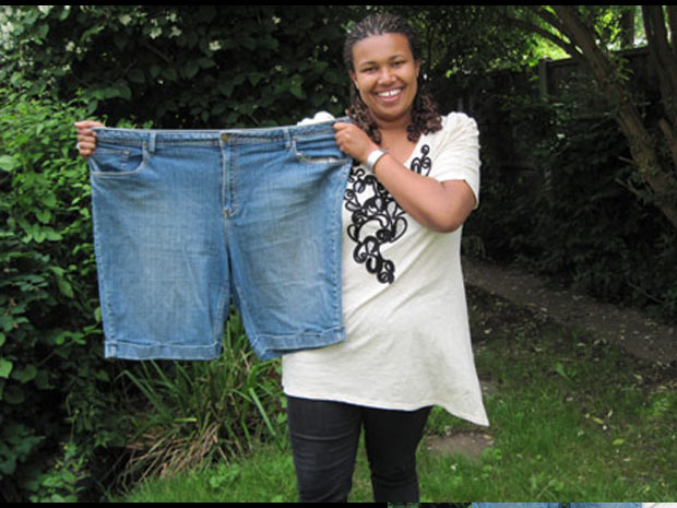 Anne mostra o jeans antigo, de número maior