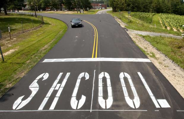 Em vez de 'School', a sinalização foi grafada como 'Shcool'. 