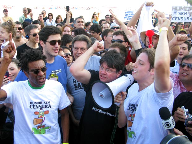 Hélio de La Peña, Marcelo Madureira e Fábio Porchat comandam o protesto