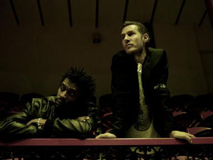 O duo britânico Massive Attack.