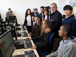 Presidente Lula durante visita às instalações do campus 
Suzano do Instituto Federal de Educação, Ciência e Tecnologia de São 
Paulo (IFSP)
