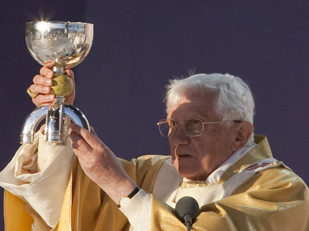 Bento XVI durante celebração de missa em Glasgow nesta quinta-feira (16).