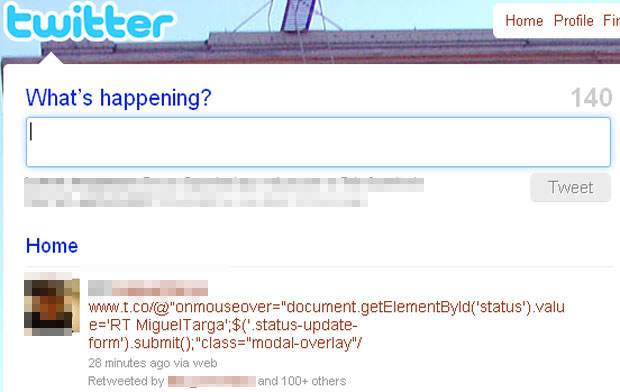 Mensagem com código JavaScript que se espalhou pelo Twitter prejudicando o uso do site.