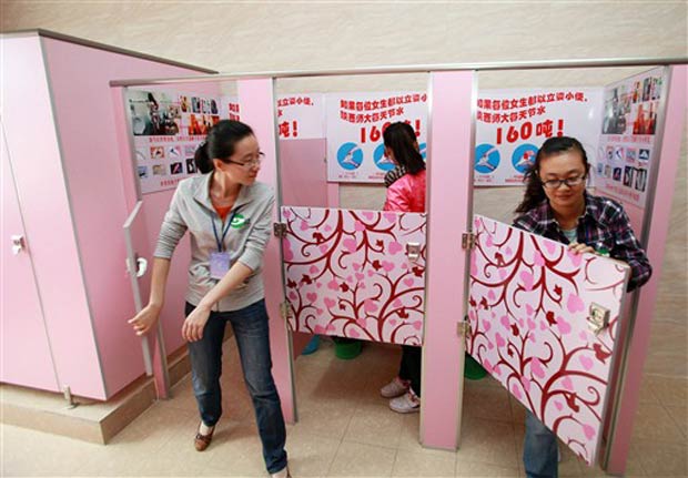 Urinóis foram instalados pela universidade em Xian.