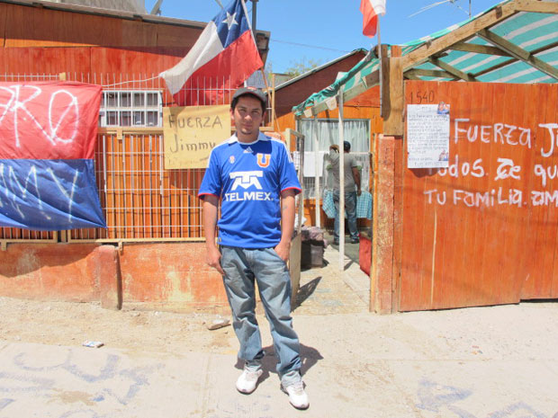 Em frente da casa em que moram, Juan Sanchez, irmão de Jimmy Sanchez, o mais novo dos 33 mineiros, contou que a festa será na quadra em frente da casa, 'assim que saia Jimmy' 