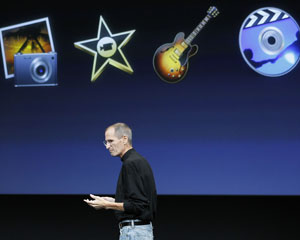 Steve Jobs apresenta novas versão do iLife (Foto: Tony Avelar/AP)