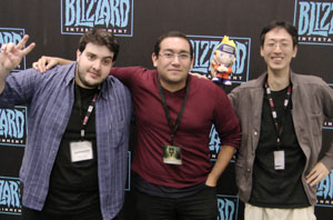 Os amigos Guilherme Sheldon (à esquerda), Luiz Celestino (ao centro) e Dario Shun se encontraram na BlizzCon.