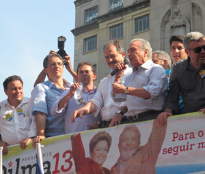 Michel Temer discursa em ato de apoio a Dilma