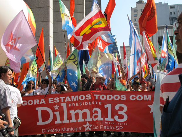 Militância de diversos partidos participaram do ato pró-Dilma no centro de São Paulo