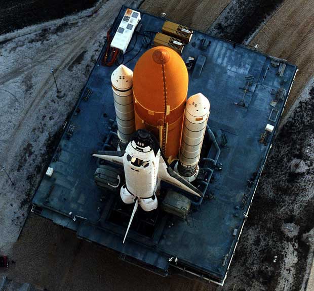 Discovery é transportada para a plataforma de lançamento