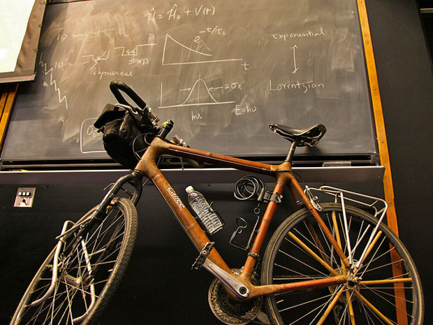 A bicicleta de bambu e maconha usada pelos holandeses na viagem de Polo a Polo