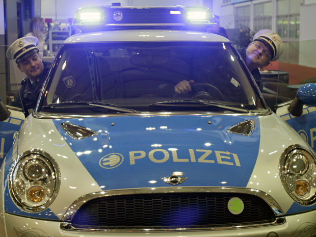 Mini de polícia é uma das principais atrações da feira