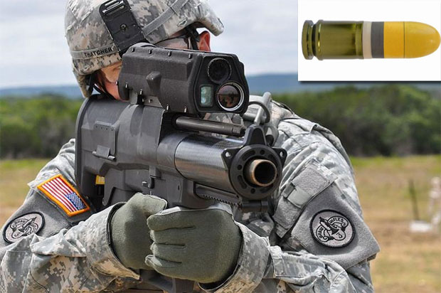 XM25 é capaz de atirar munição controlada por rádio.